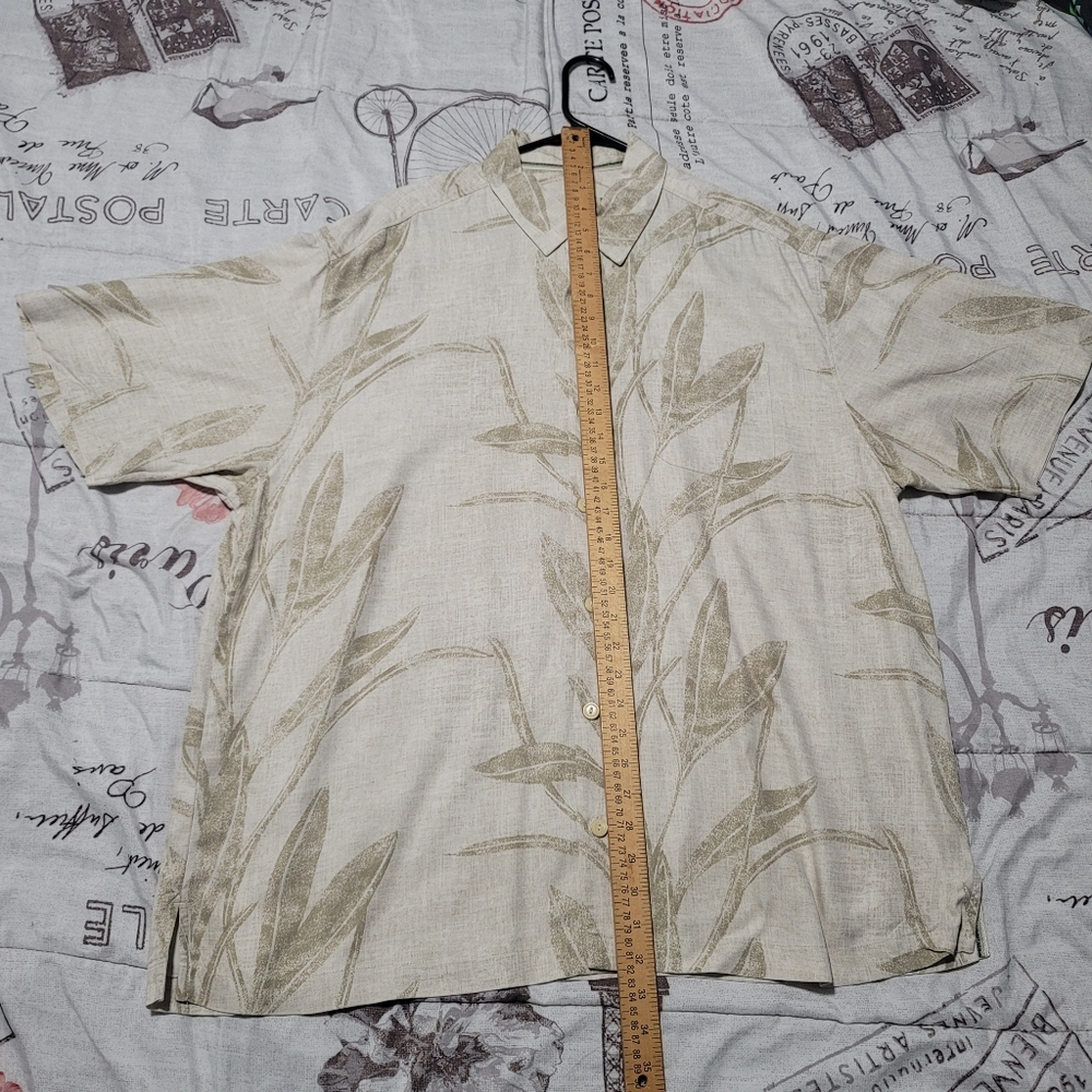 Tommy Bahama Men Size XL Silk Floral button up shirt
